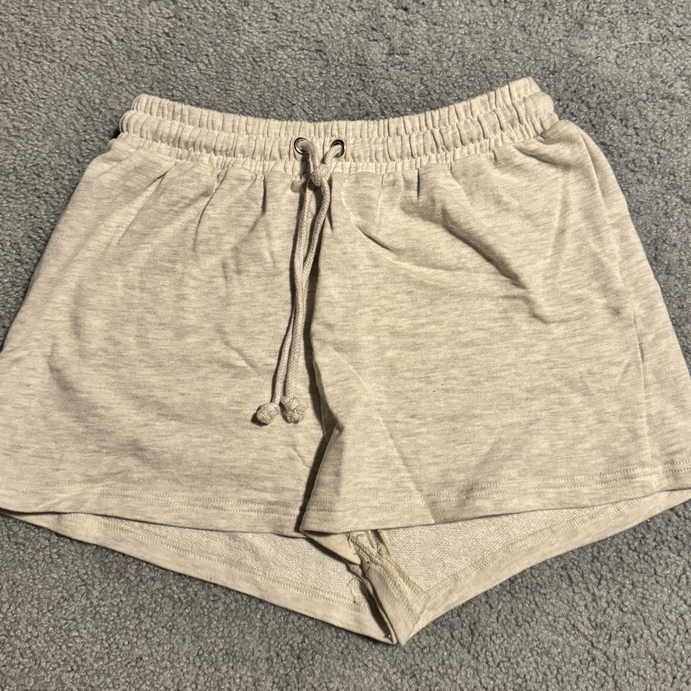 Missguided light grey shorts